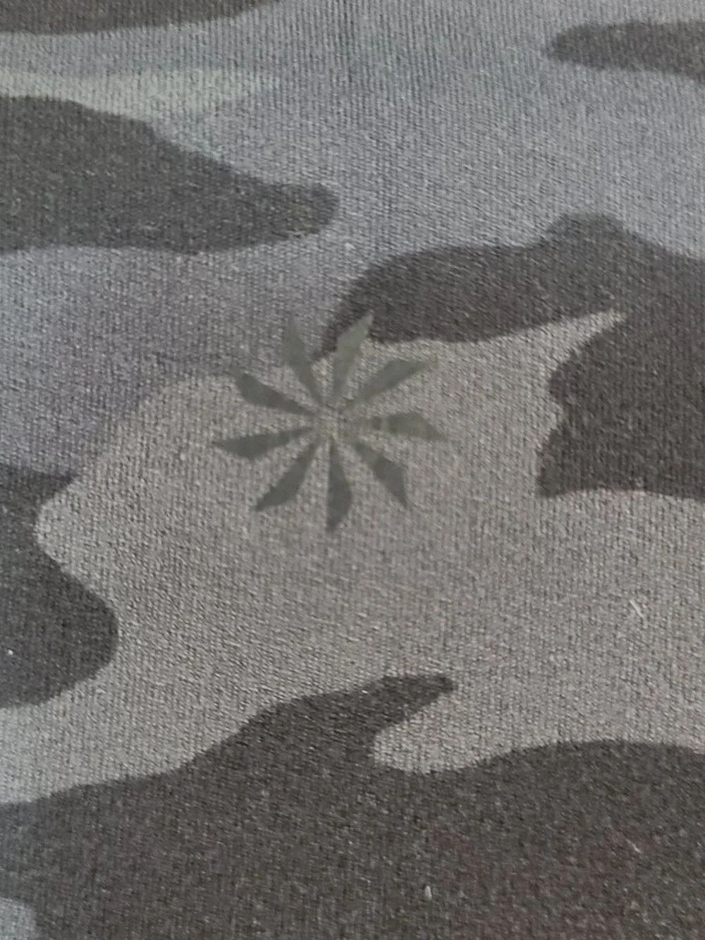 Athleta Salutation Camo Joggers Black Grey Camouflage - Size SP Small Petite